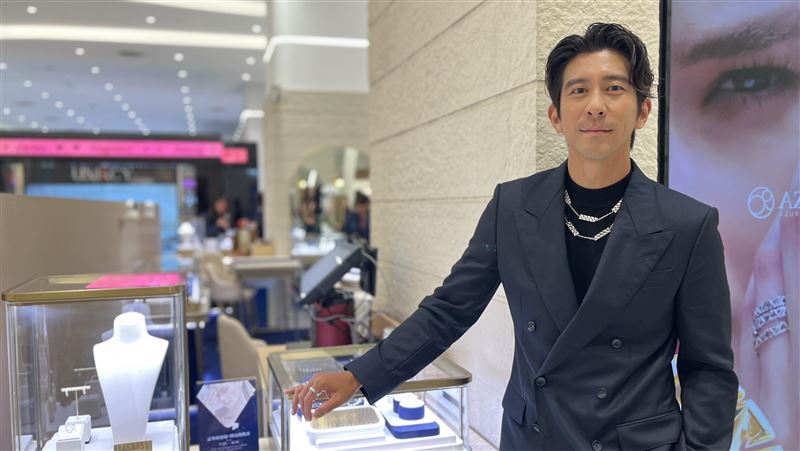 修杰楷晒父亲节感慨：海啸警报下全家团聚花费不易再掀热议