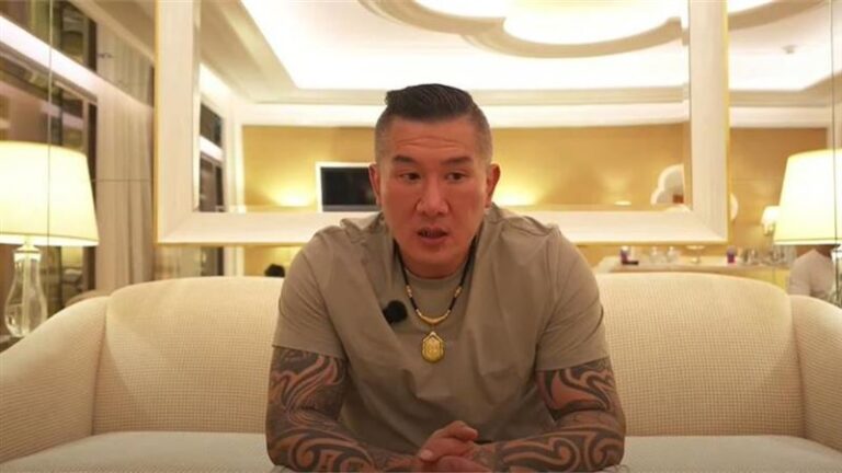 馆长直播坦言抖音难开背后：商业机会被封锁还被盯着阅兵画面