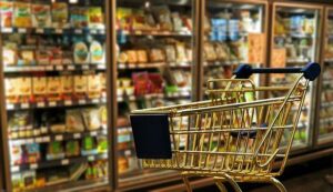 土屋太鳳育兒照外流超市舔貨品事件引發眾怒討論網路熱議