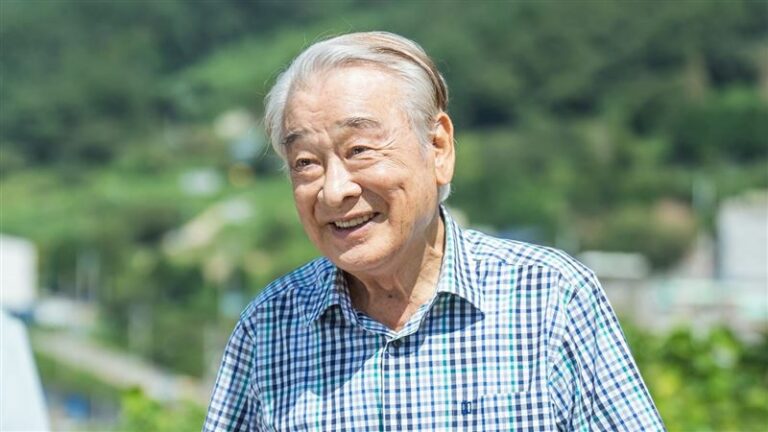 90岁国民爷爷李顺载仍活跃荧幕 健康近况经知情人澄清