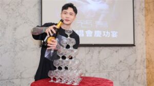 蕭秉治高雄巨蛋演唱會圓滿落幕，傷後仍堅持彈唱撼動全場粉絲