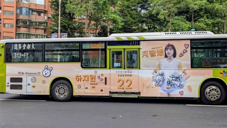 河智媛加盟樂天桃猿啦啦隊成焦點公車廣告點亮台灣街頭