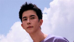 于朦朧坠楼身亡震撼娱乐圈：疑云重重真相待揭露，潜规则传闻再起