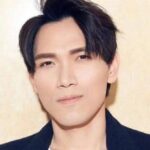 杨宗纬纽约演唱会迟到近两小时忘词频现引发热议 主办方致歉