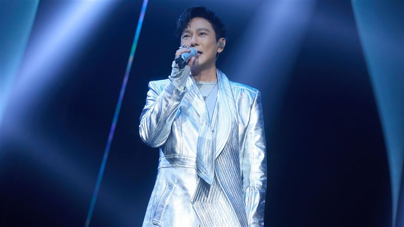 拉斯维加斯遇暴雨怪风 张信哲海外首站仍完美落幕 音乐让人相遇