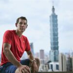 自由攀岩传奇挑战台北101：Honnold全球直播登场