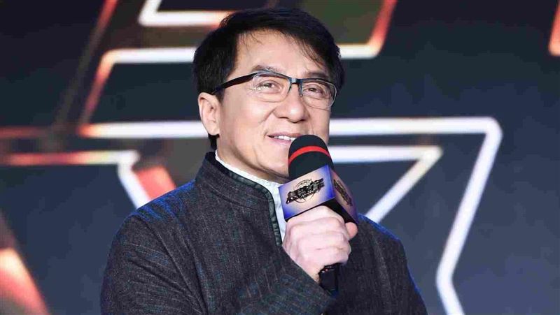 成龍自傳揭露黑歷史：年輕放縱、賭酒成性與對兒子的暴脾氣