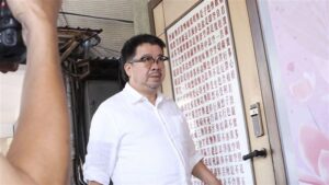 顏正國走完人生戲幕 褚明仁哽咽現身靈堂致敬