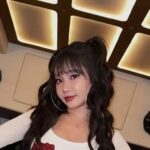 陳芳語國慶造型辣翻全場白T牛仔短褲胸前KITTY遮點成焦點慶祝台灣生日快樂