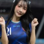 啦啦队首次以足球啦啦队亮相引热议，小珍奶回嗆酸民再掀争议