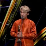 連炳發憑《化外之醫》奪金鐘視帝，台上淚光與掌聲交錯