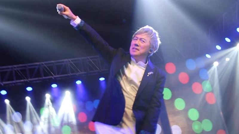 张宇十一郎亲自辟谣假新闻：月亮再美也挡不住真爱笑着回应