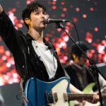 壓克力柿子攜手百合花挑戰國際舞台，海外趣事與驚險瞬間全揭露