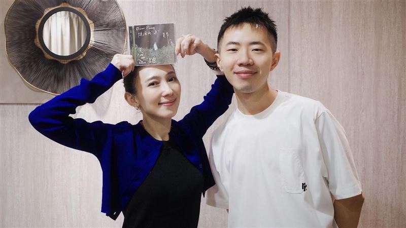 耶加雪菲：鄭興發布新曲揭開陽光大男孩新章，金髮造型震撼樂迷