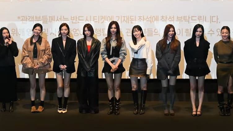 定延蜕变再现巅峰？出道十周年活动穿褐皮衣秀出长腿美感