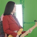 美秀婷文大港開唱跌落高台被送醫髕骨脫臼，演出能否繼續成焦點