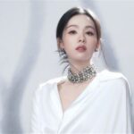 陈都灵现身国剧盛典白裙亮相，直播回应绯闻震撼粉丝，状态全程从容