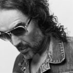 罗素布兰德再被追加性犯罪指控：两案涉新指控，2026年再度出庭