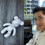 地震夜裡王凱家中物件全掉落香水瓶摔碎仍保平安大家紛紛詢問平安