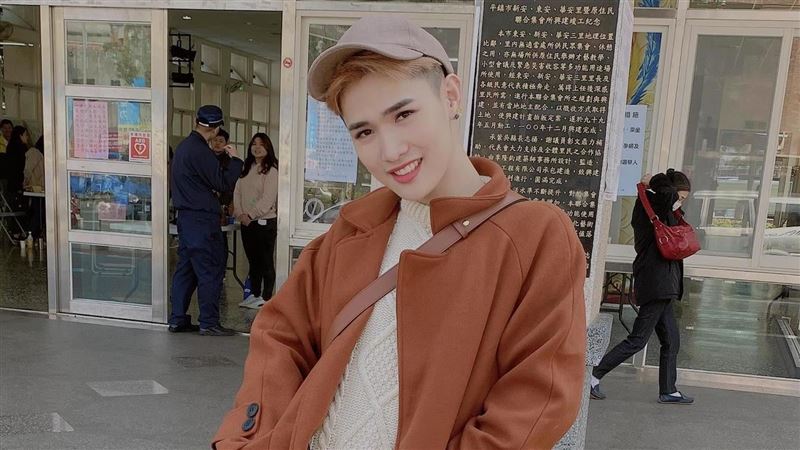 鍾明軒啟程十日內觀：與外界斷聯的自我修行之旅正式開始