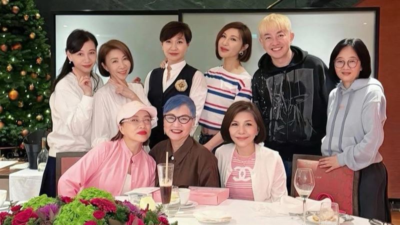 天后云集！利菁晒聚餐照揭天后阵容，年龄保养惊人、演艺圈大咖齐聚