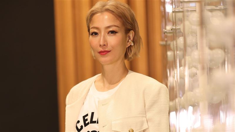 鄭秀文公開回應酸民：祈禱與捐款並行，曝光港幣百萬善舉