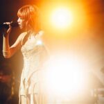 洪佩瑜北流演唱會以全場關燈儀式點燃黑暗與歌聲震撼全場