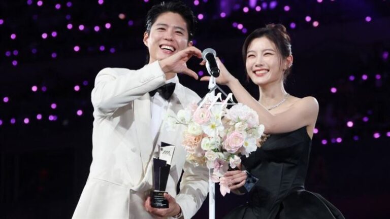 朴寶劍與金裕貞時隔近10年再度同台10週年傳奇CP震撼全場