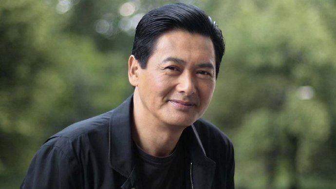 揭秘周润发好莱坞未爆红的真正原因向华强揭示关键因素