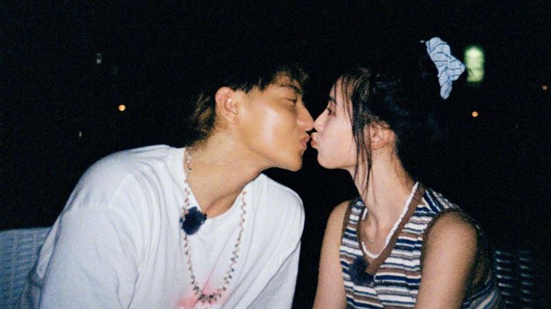 黃子韜跨年舞台親吻老婆惹火粉絲，信任危機升级再掀热議