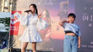 丁噹邀原民弟弟家叡尬舞惊艳高雄巨蛋现场引爆全场热议焦点