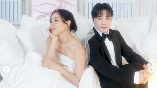 舞蹈界两大重量级婚纱照曝光崔容俊与Lia Kim甜蜜合照引热议