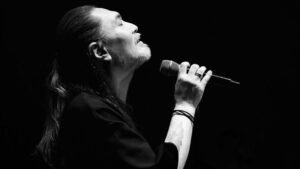 任宰範宣布40週年巡演後正式引退，最後舞台在掌聲中告別