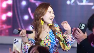 吳申梅演唱會現場甜蜜加持，老公力挺成焦點，婚後新歌突破百萬點閱