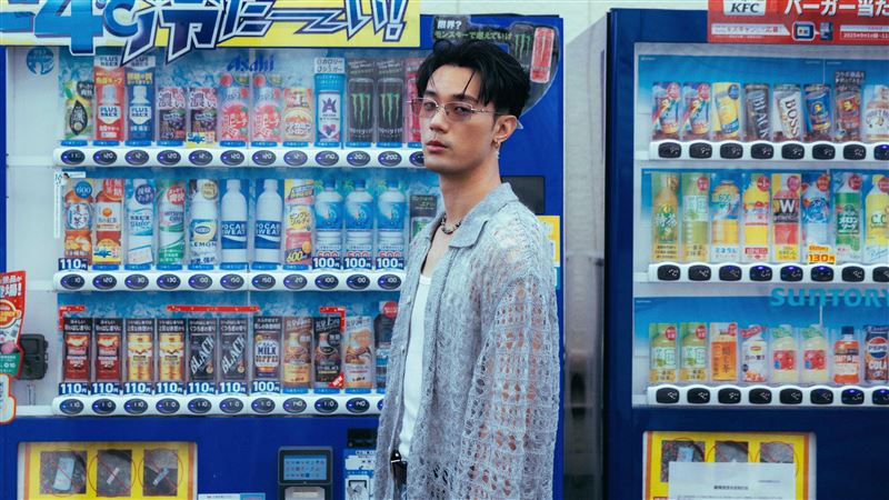 博文推出個人首本聲景寫真輯《Play Bass Boy》引發新爸新聲界熱議
