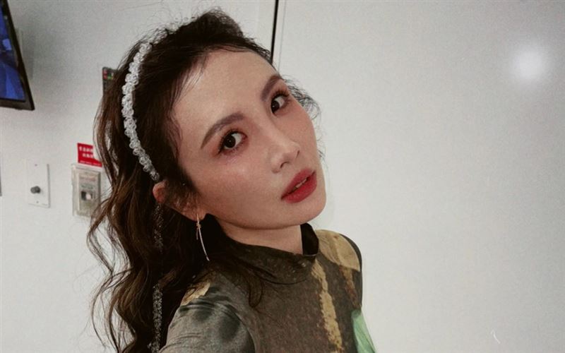 魏如萱《怪奇的珍珠》台北小巨蛋演唱会：票务压力、情感喊话与粉丝共鸣