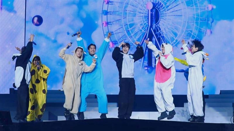SUPER JUNIOR高雄巨蛋三日连唱掀高潮 粉丝齐喊YA互动不断