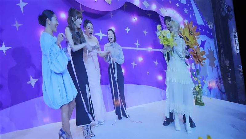 曾莞婷捧花夺冠成婚宴最大笑点 陈汉典与 Lulu 的甜蜜现场全记录