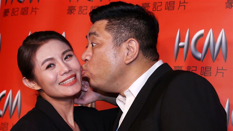 朱海君回歸耐斯歌廳秀擺脫風波再度站穩舞台且首場回應外界關注