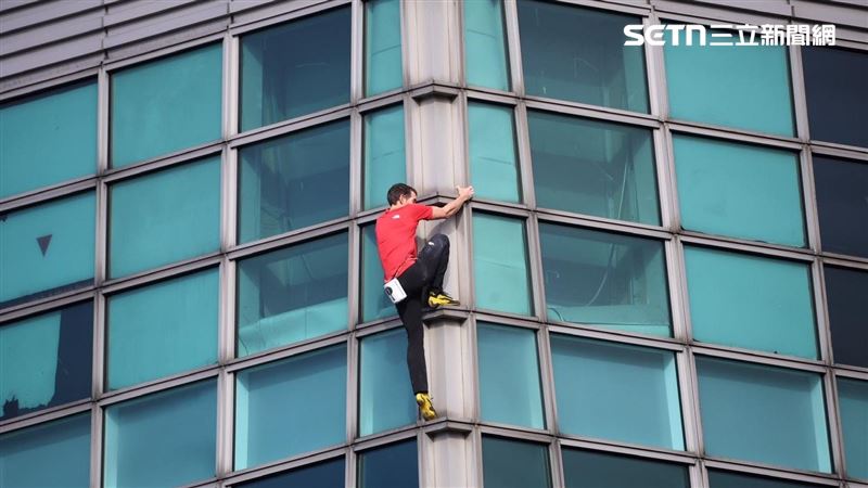 无绳攀登台北101之极速上墙，Honnold调音乐嗨翻全场