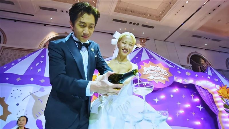 陈汉典与Lulu世纪婚宴甜到哭现场誓词引万人共鸣全场