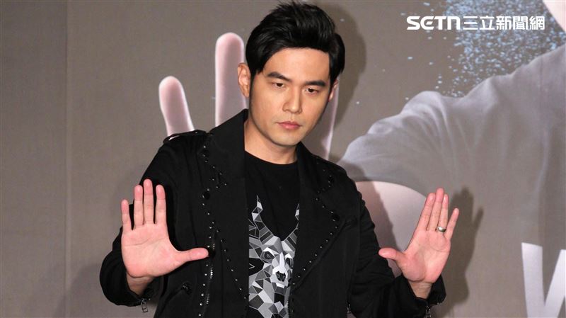 周杰倫新巡演揭幕在即？錄音室完成倒數與巨砲總監亮相