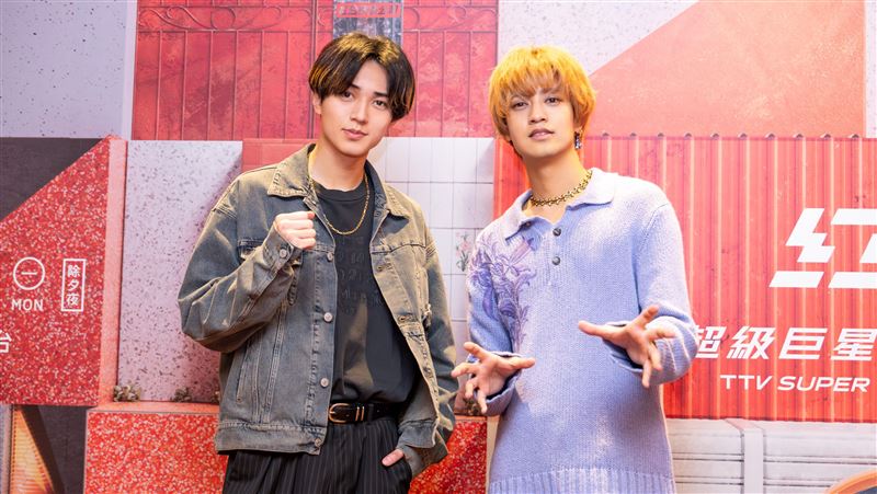 King & Prince來台過年演出手燈海震撼粉絲 台北小巨蛋見證熱潮