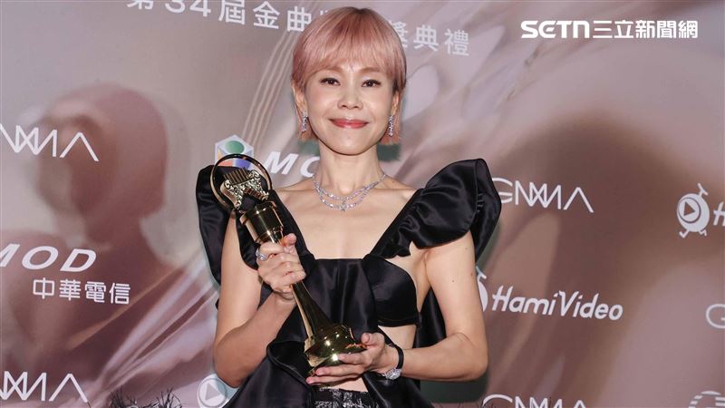 金曲后彭佳慧与前经纪人闹翻真相曝光：爆料背后牵出理性讨论